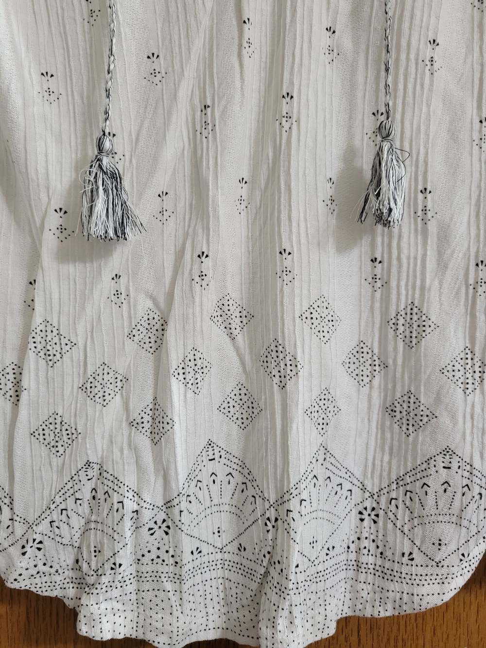 Lucky Brand White V‑Neck Embroidered Tunic with Tassels - Picture 3 of 5